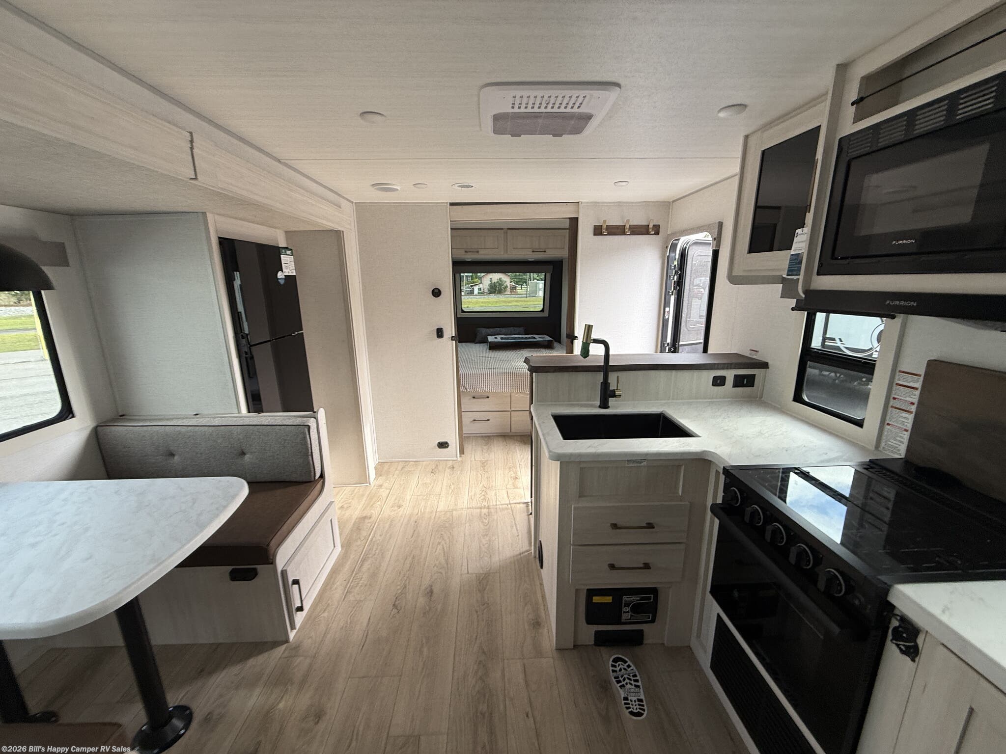 FOREST RIVER SURVEYOR 260BHLE