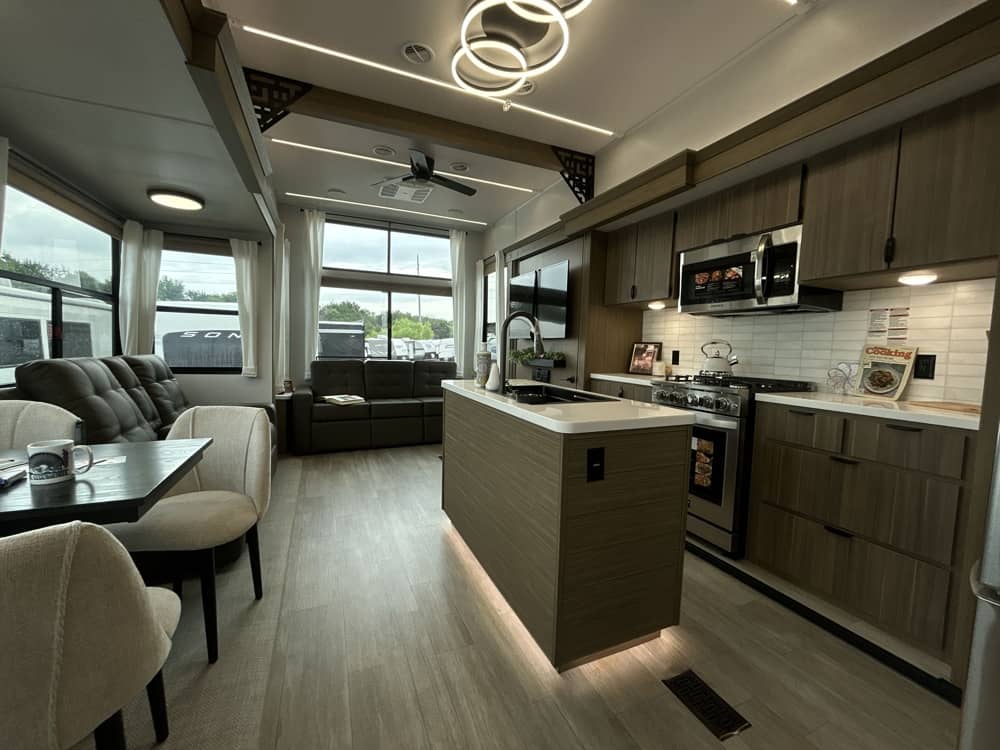 FOREST RIVER Salem Grand Villa 42DL