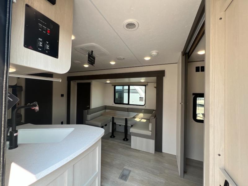 COACHMEN CATALINA SUMMIT 8 SERIES 231BHS