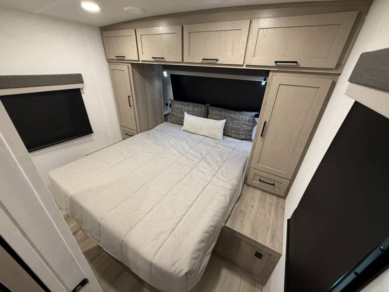 FOREST RIVER ROCKWOOD MINI LITE 2520BH
