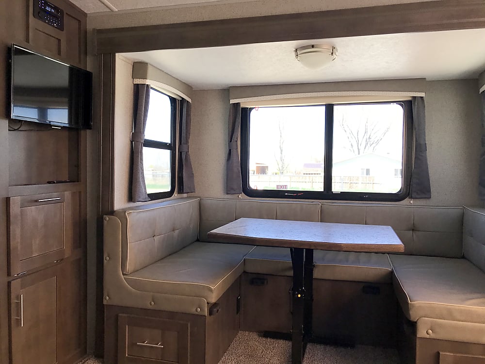 Rockwood ROO 233S