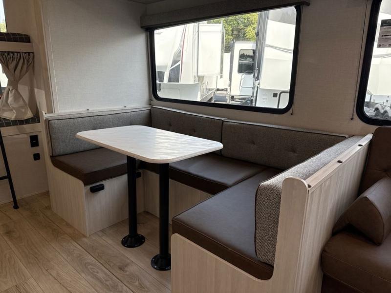 FOREST RIVER SURVEYOR 27CAMP