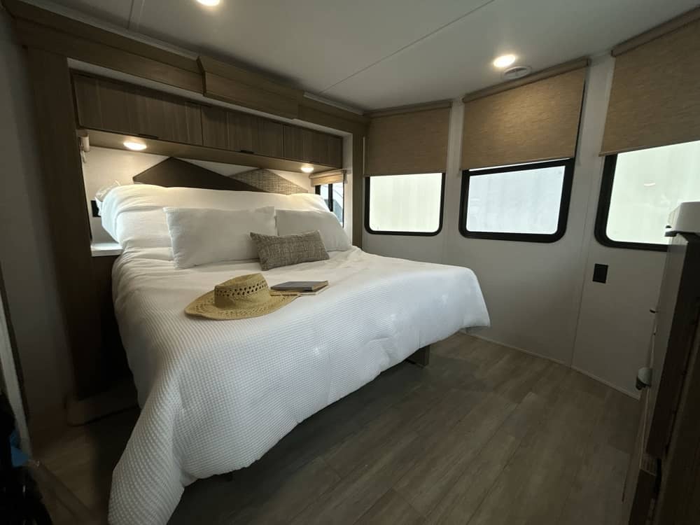 FOREST RIVER Salem Grand Villa 42DL