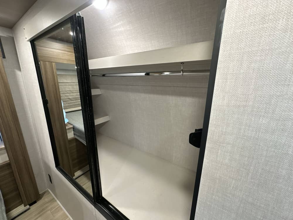 FOREST RIVER VIBE 3400SB
