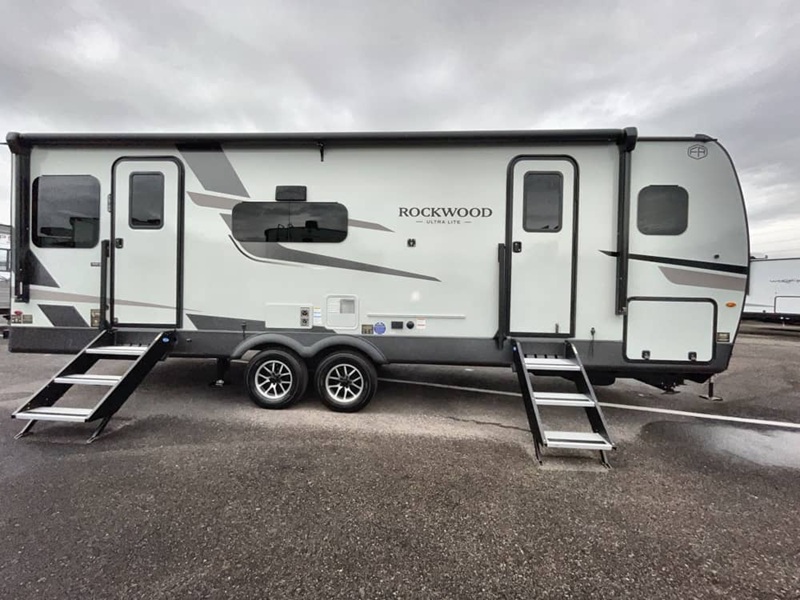 FOREST RIVER ROCKWOOD ULTRA LITE 2618RD