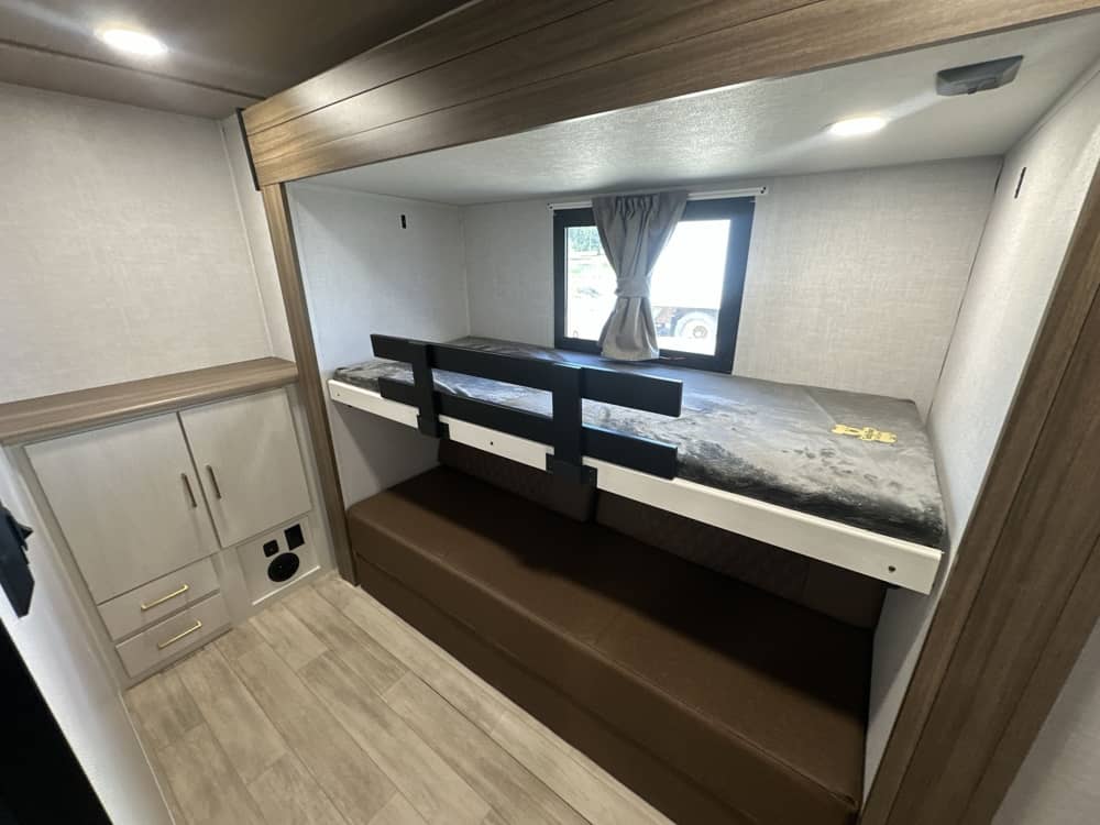FOREST RIVER VIBE 3400SB