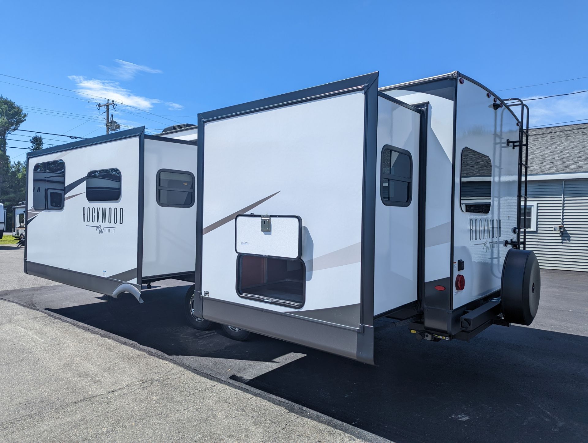 FOREST RIVER ROCKWOOD ULTRA LITE 2608BS