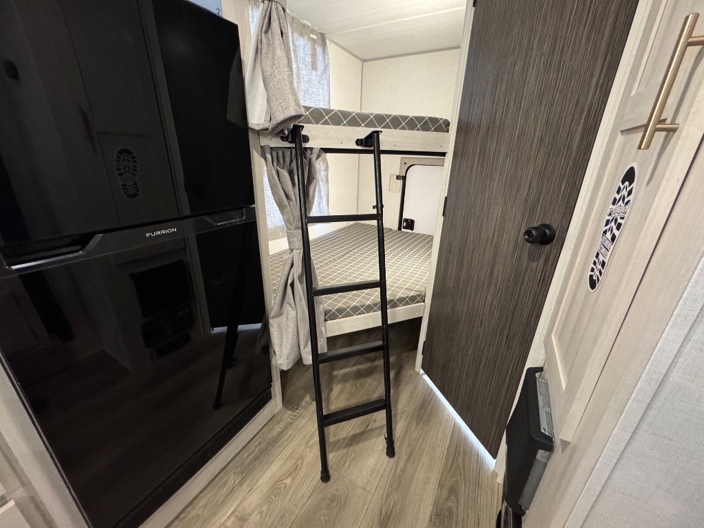 FOREST RIVER R-POD 203