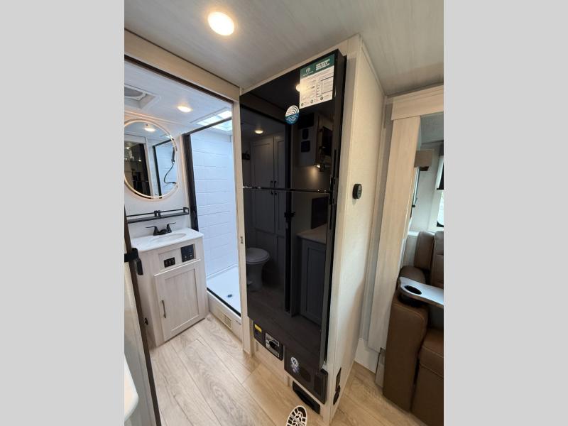 FOREST RIVER SURVEYOR 19SSLE