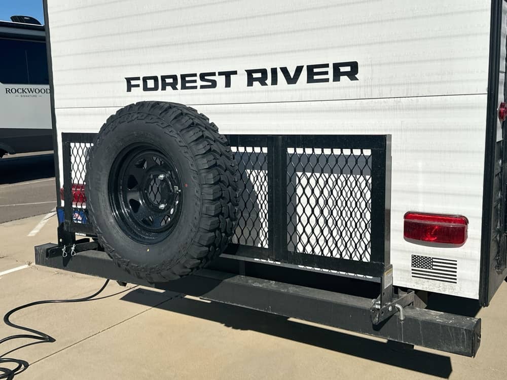 FOREST RIVER WOLF PUP 17JW