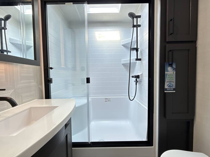 FOREST RIVER ROCKWOOD SIGNATURE 8339FK