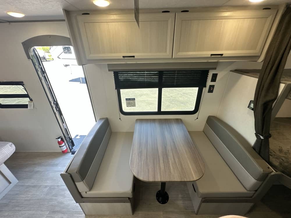 CATALINA SUMMIT SERIES 8 211BH