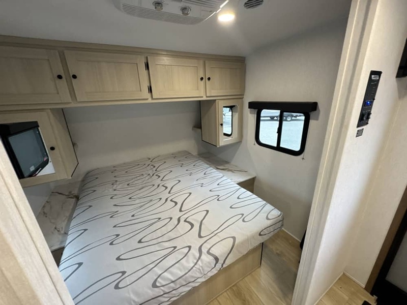 COACHMEN APEX ULTRA LITE 24RBX