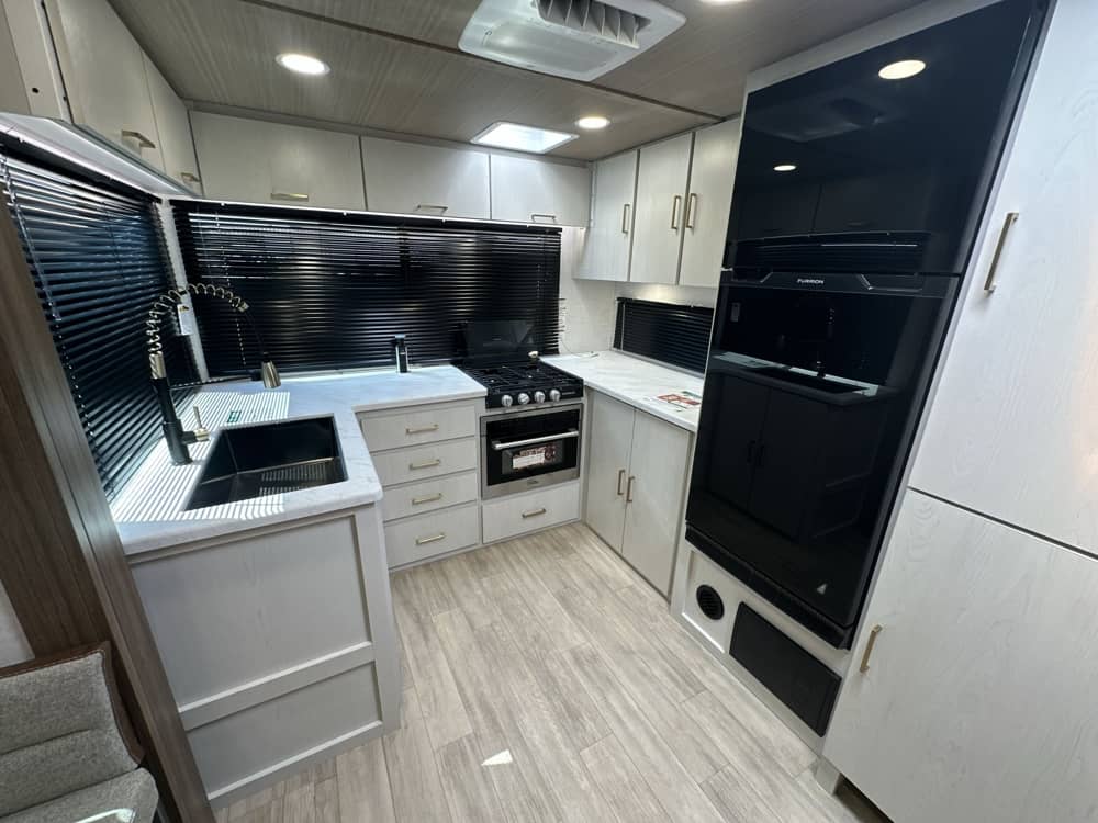 FOREST RIVER VIBE 3400SB