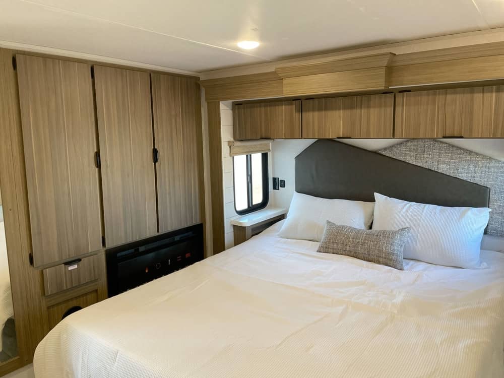 FOREST RIVER Salem Grand Villa 44ZEN