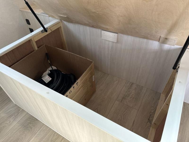 FOREST RIVER SURVEYOR 27CAMP