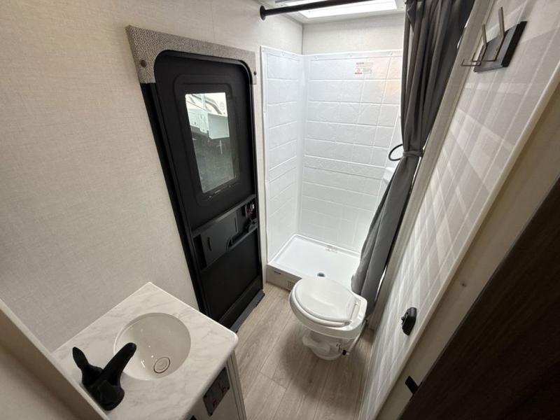 FOREST RIVER SURVEYOR 27CAMP