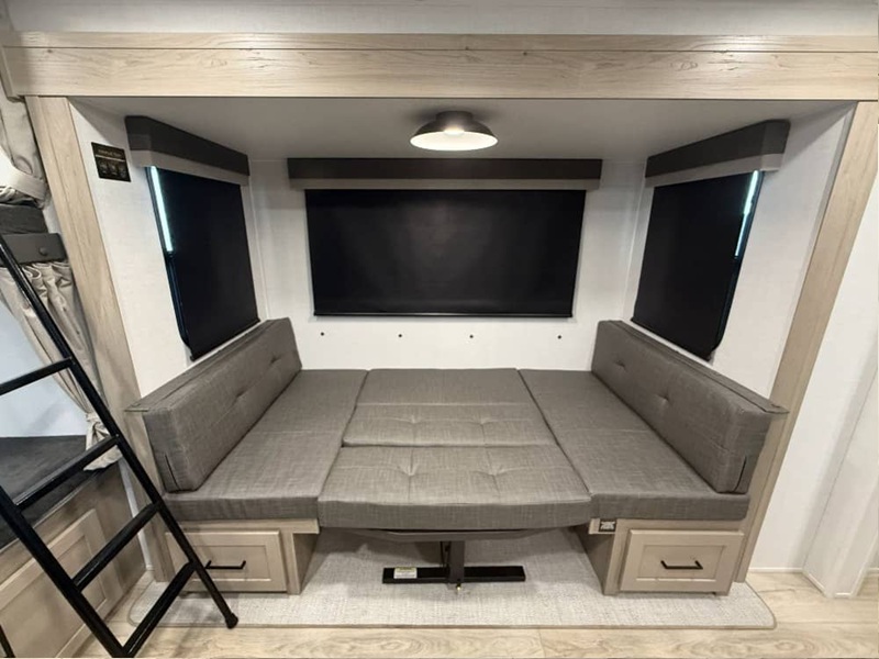 FOREST RIVER ROCKWOOD MINI LITE 2520BH