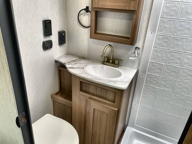 COACHMEN APEX NANO 213RDS