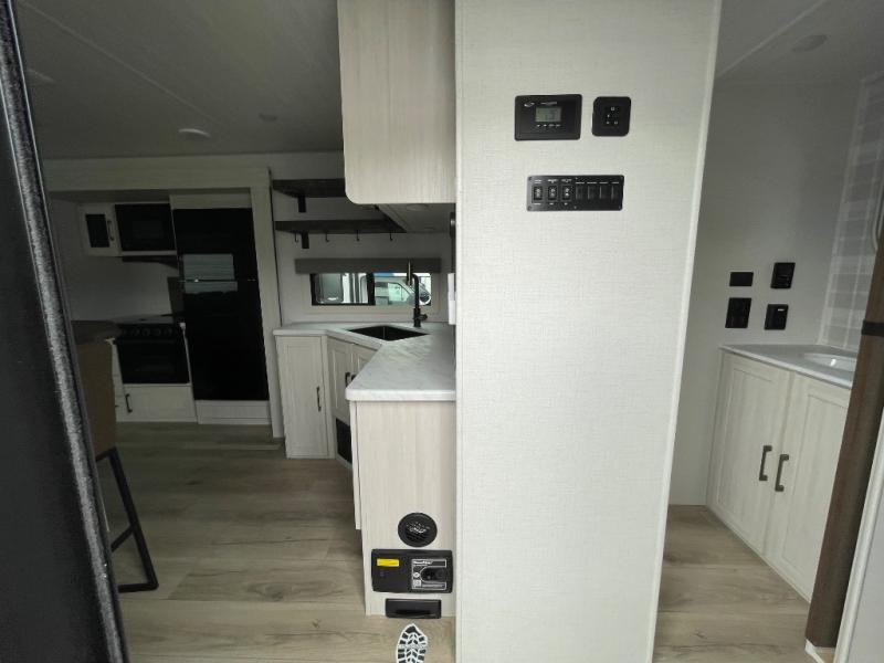 FOREST RIVER GRAND SURVEYOR 302RDBS