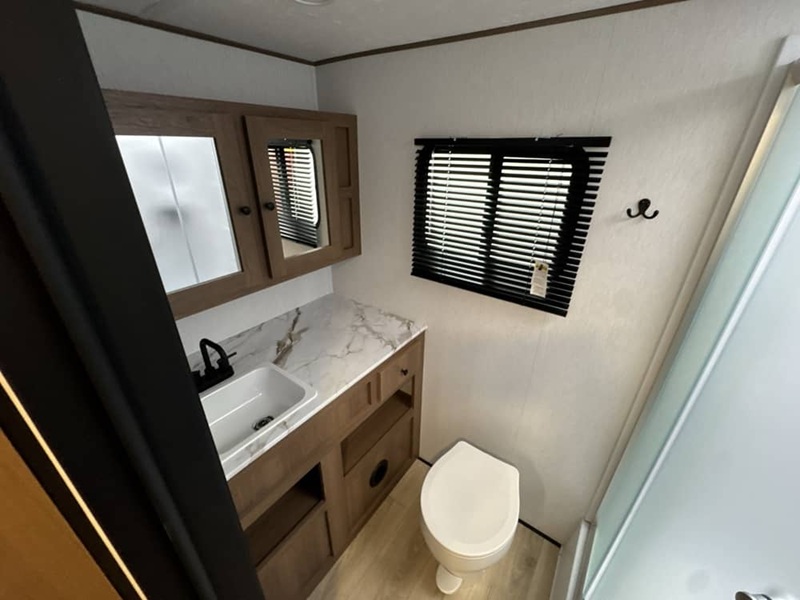 COACHMEN APEX ULTRA LITE 24RBX