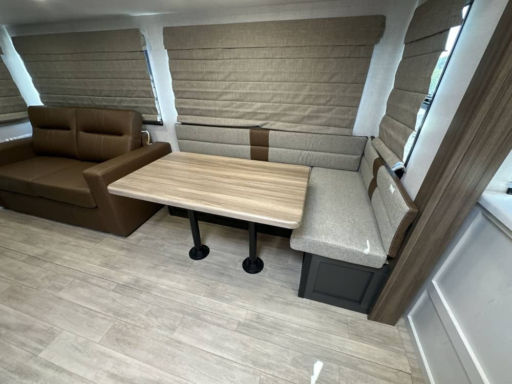 FOREST RIVER VIBE 3400SB