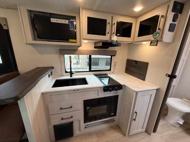 FOREST RIVER SURVEYOR 19SSLE