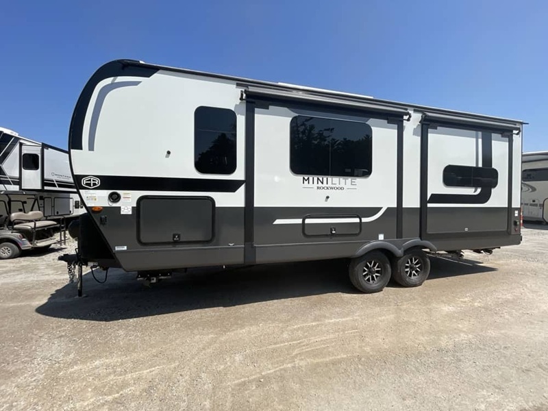 FOREST RIVER ROCKWOOD MINI LITE 2515S