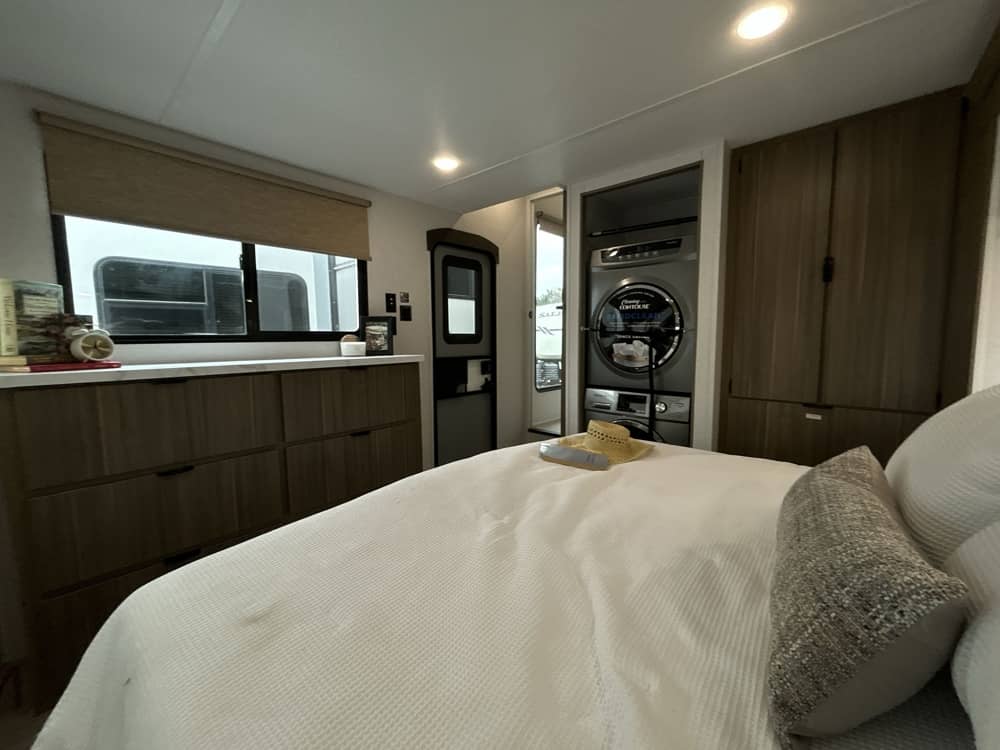 FOREST RIVER Salem Grand Villa 42DL
