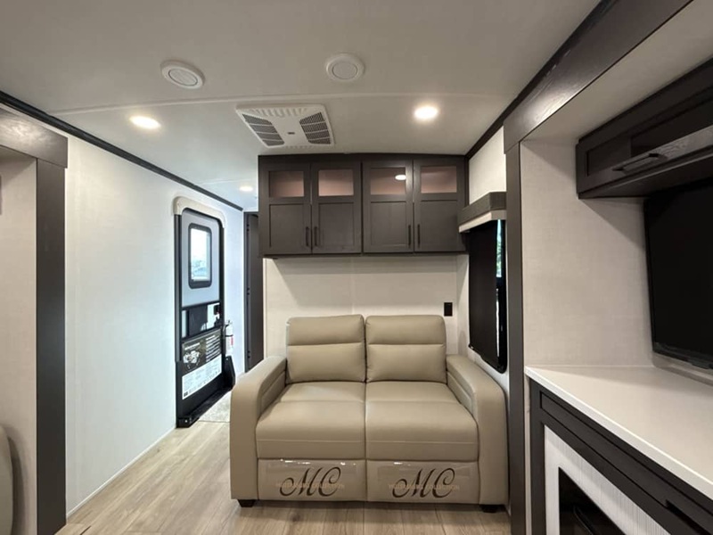 FOREST RIVER ROCKWOOD SIGNATURE 8339FK