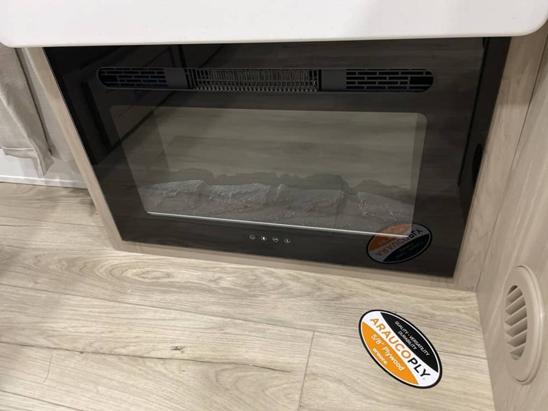 FOREST RIVER ROCKWOOD MINI LITE 2205S
