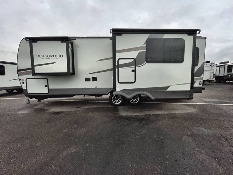 FOREST RIVER ROCKWOOD ULTRA LITE 2618RD