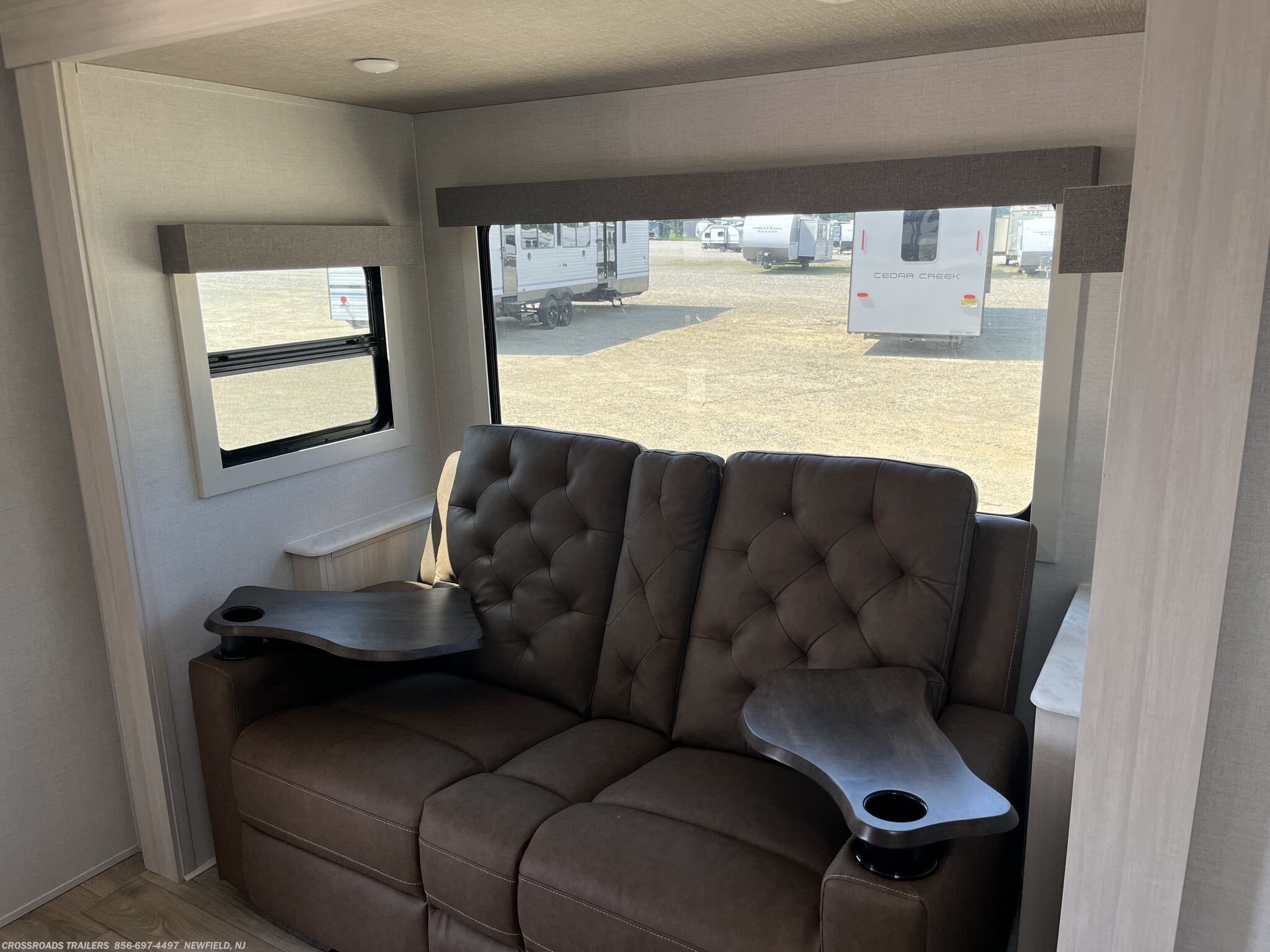 FOREST RIVER SURVEYOR LEGEND 202RBLE
