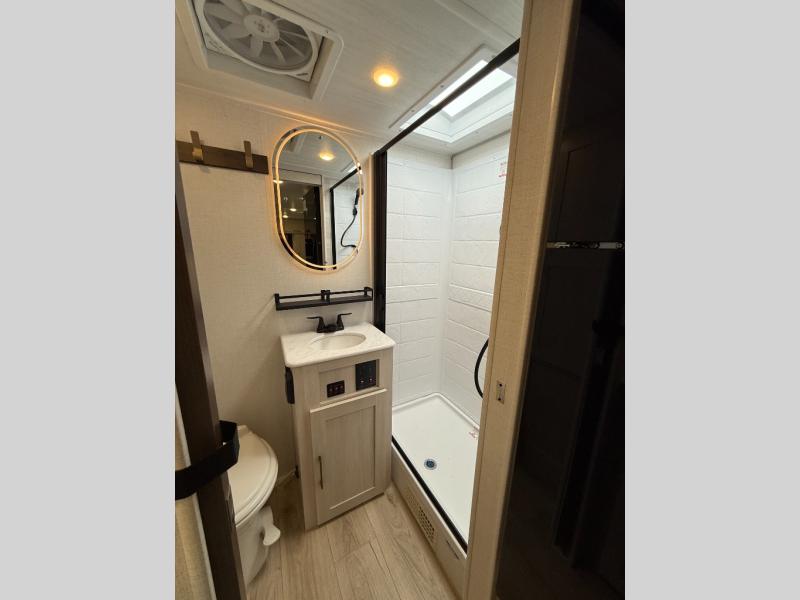 FOREST RIVER SURVEYOR 19SSLE