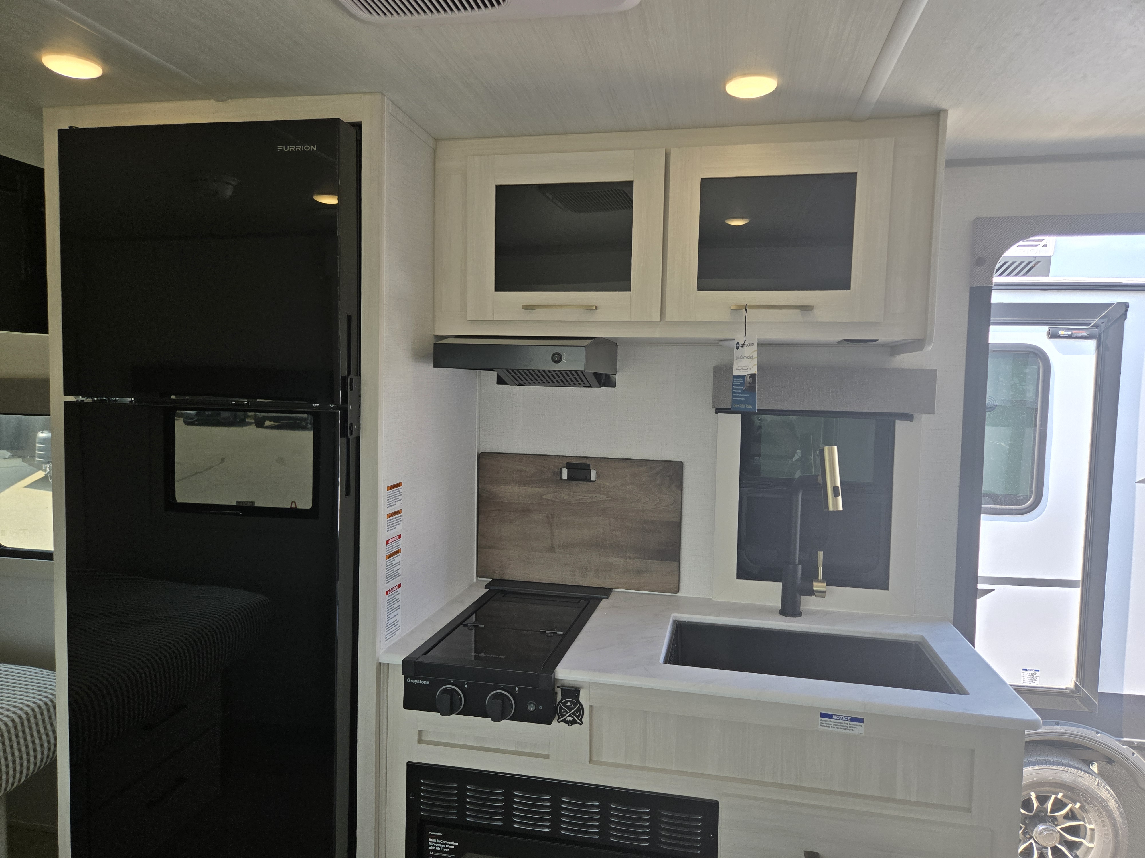 FOREST RIVER SURVEYOR LEGEND19RBLE