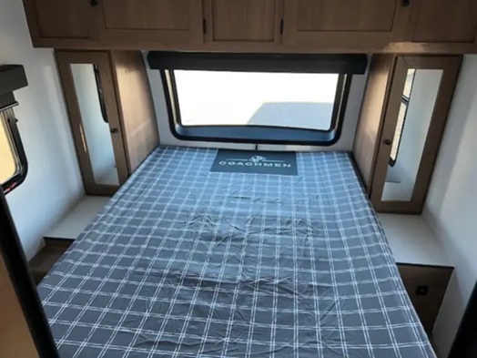 COACHMNE APEX ULTRA LITE 224RBS