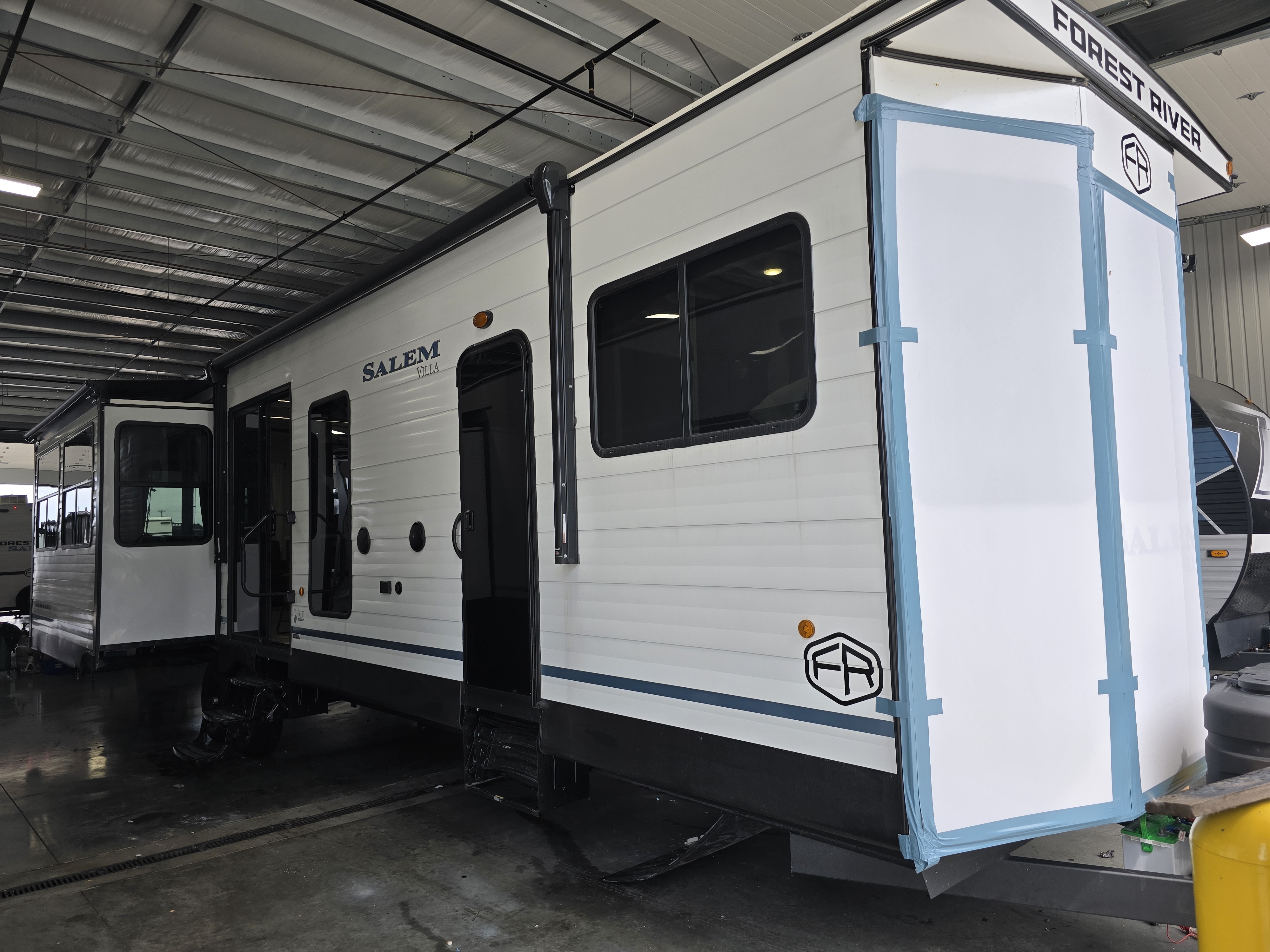 FOREST RIVER SALEM VILLA 40RLB