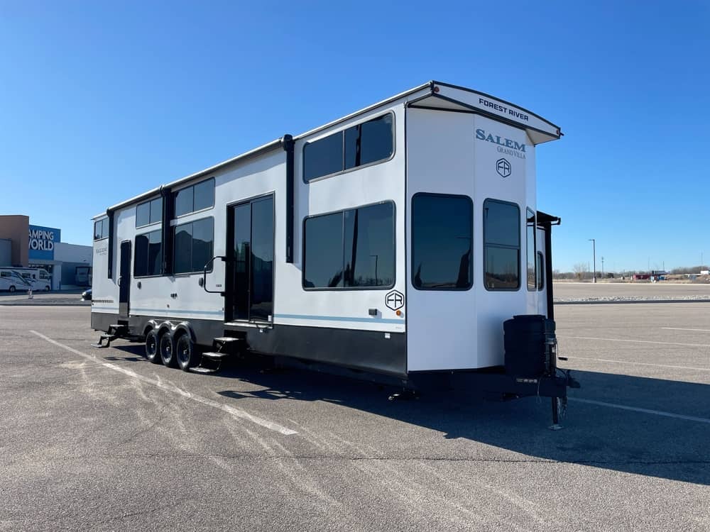 FOREST RIVER Salem Grand Villa 44ZEN